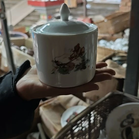 库存微瑕三打白骨精炖盅一个