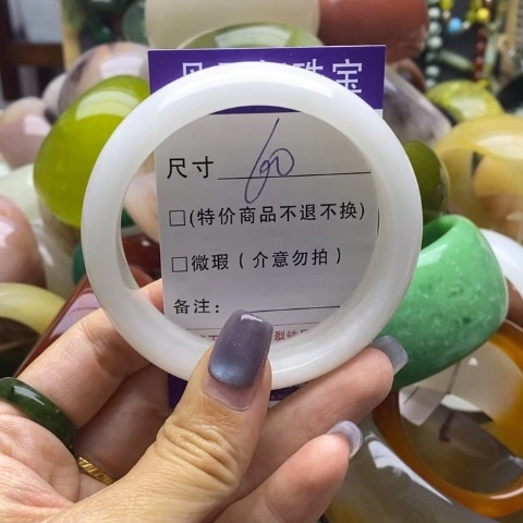 未镶嵌手镯石英质玉