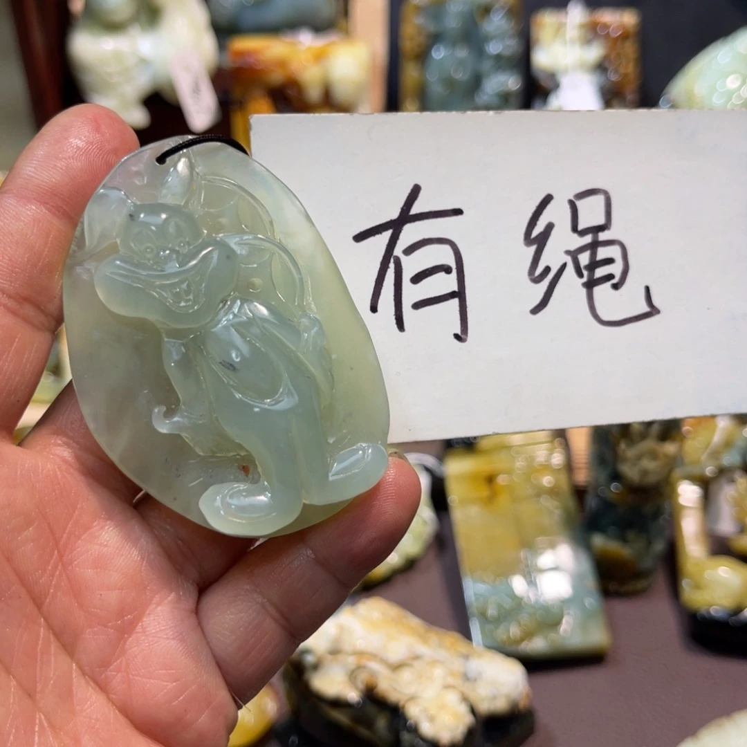 蛇纹石玉未镶嵌颈饰