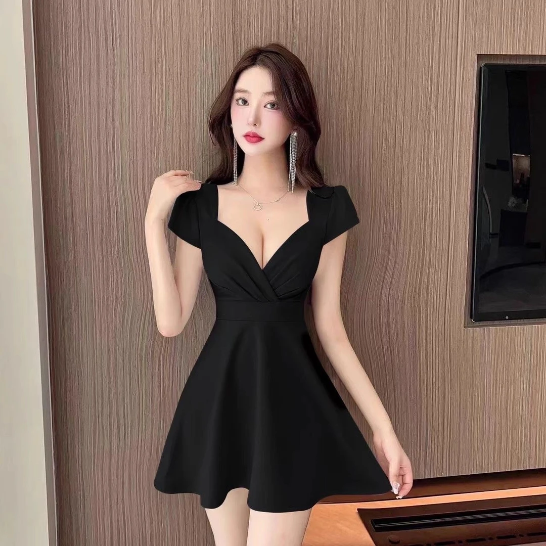 性感低胸露背连衣裙夏季修身A字裙短款收腰显瘦气质辣妹小黑裙女