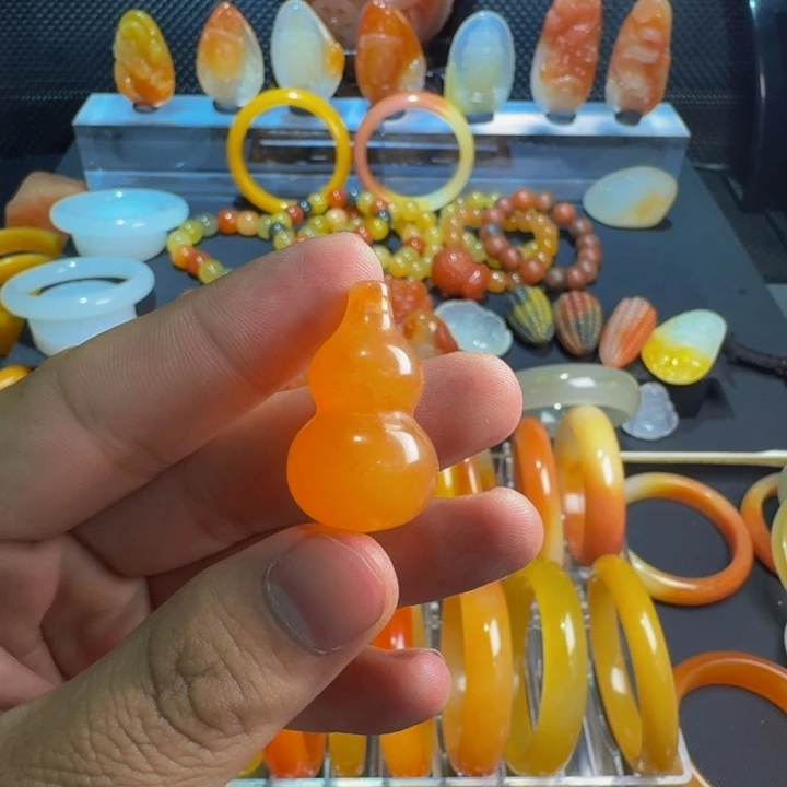 吊坠(赠链)钛钢石英质玉（金丝玉）