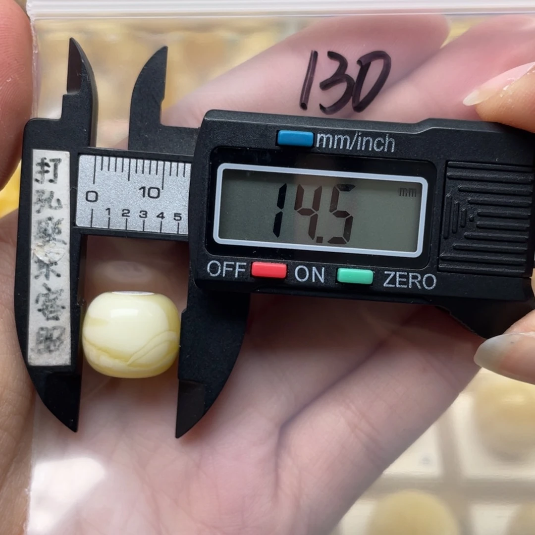 蜜蜡裸石未镶嵌蜜蜡