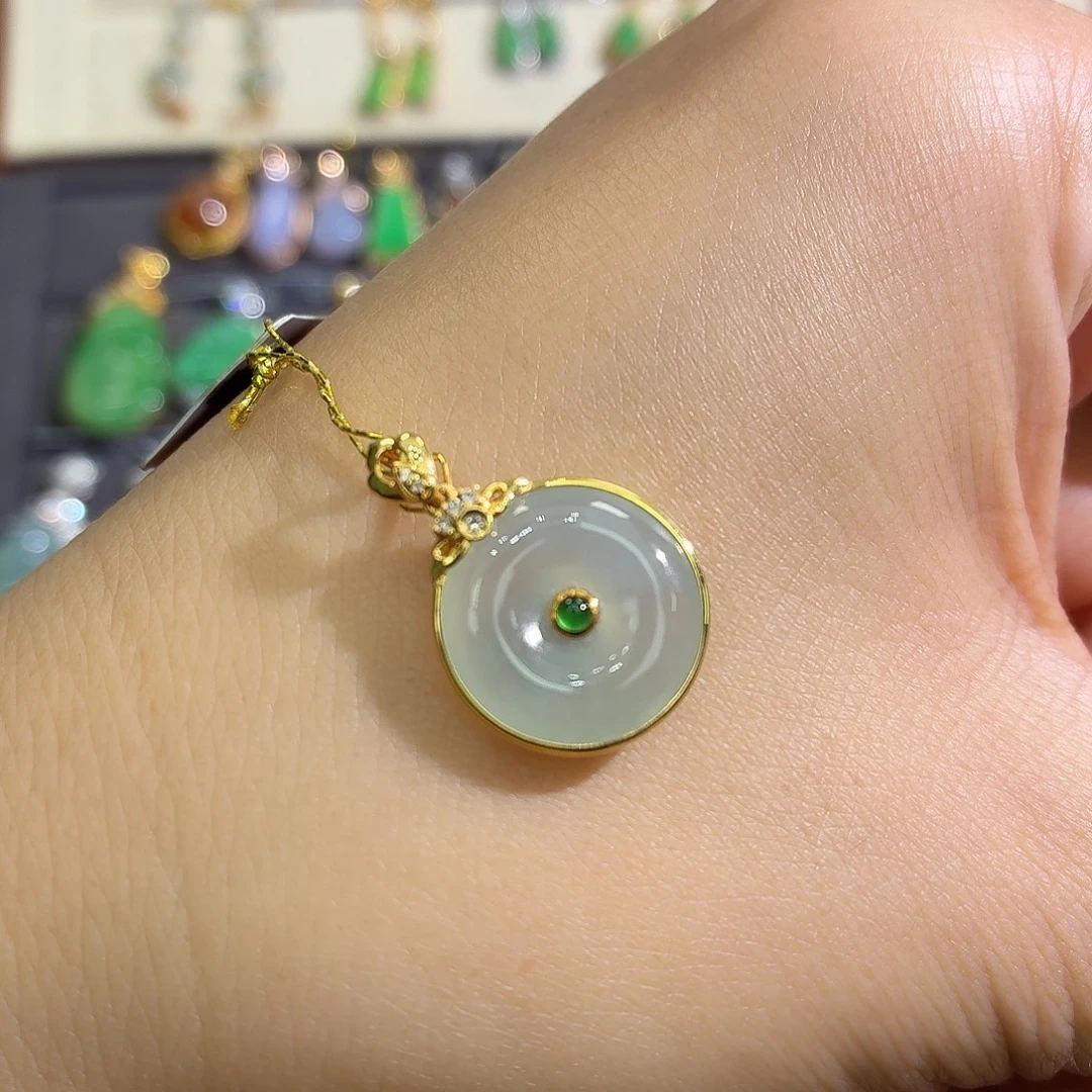 翡翠18K金镶嵌颈饰