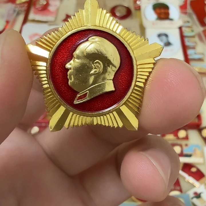 铝湖*人毛爷爷像章