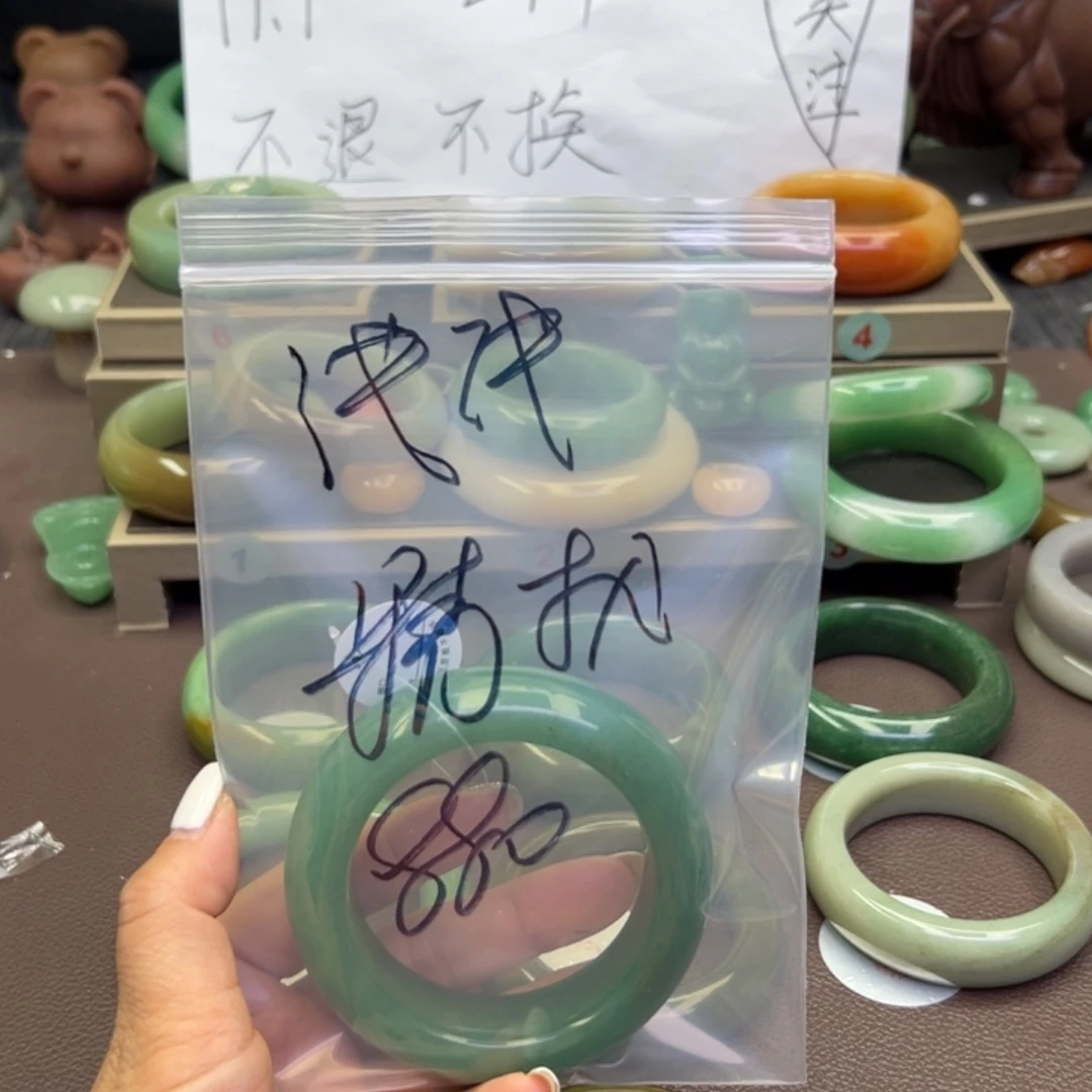 未镶嵌手镯石英岩玉梨**浅