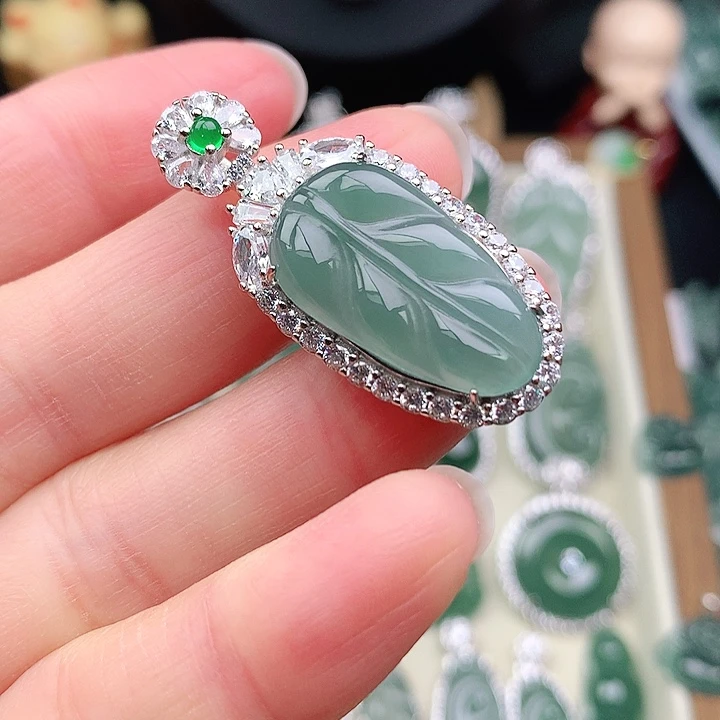 颈饰未镶嵌翡翠吊坠