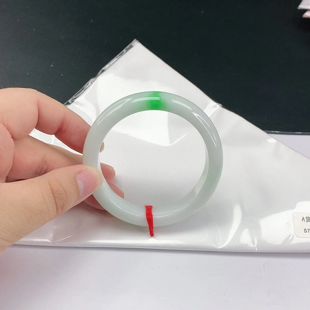 翡翠手镯未镶嵌翡翠001