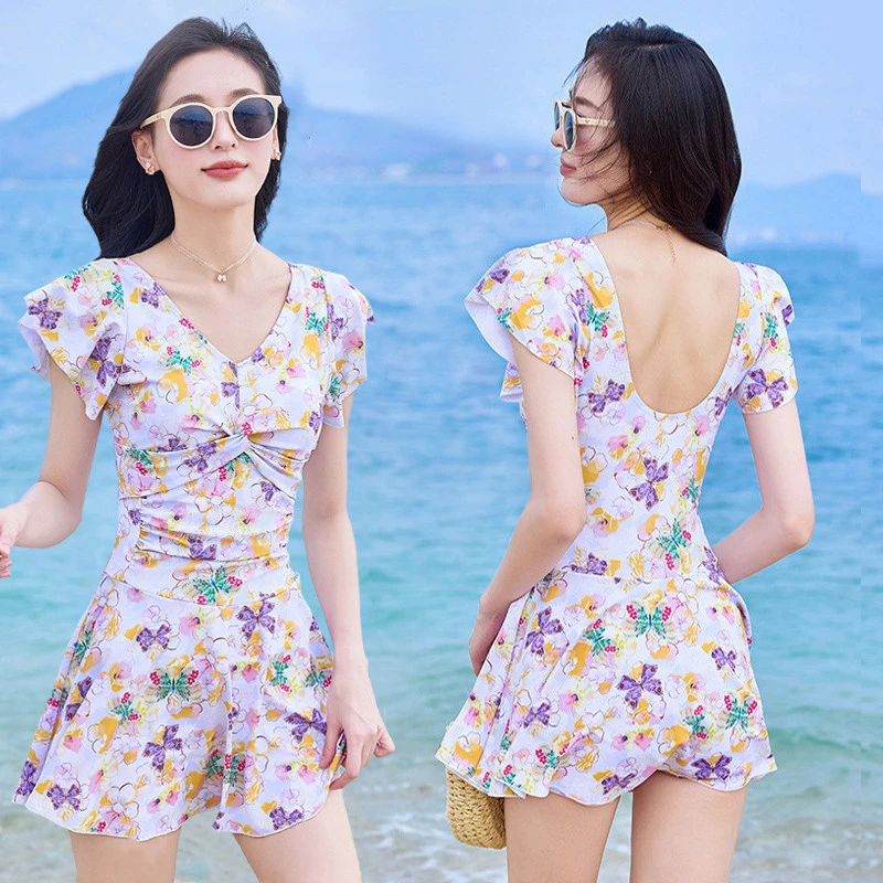 游泳衣女2025新款连体海边微胖温泉遮肉显瘦保守小胸裙式高级感夏