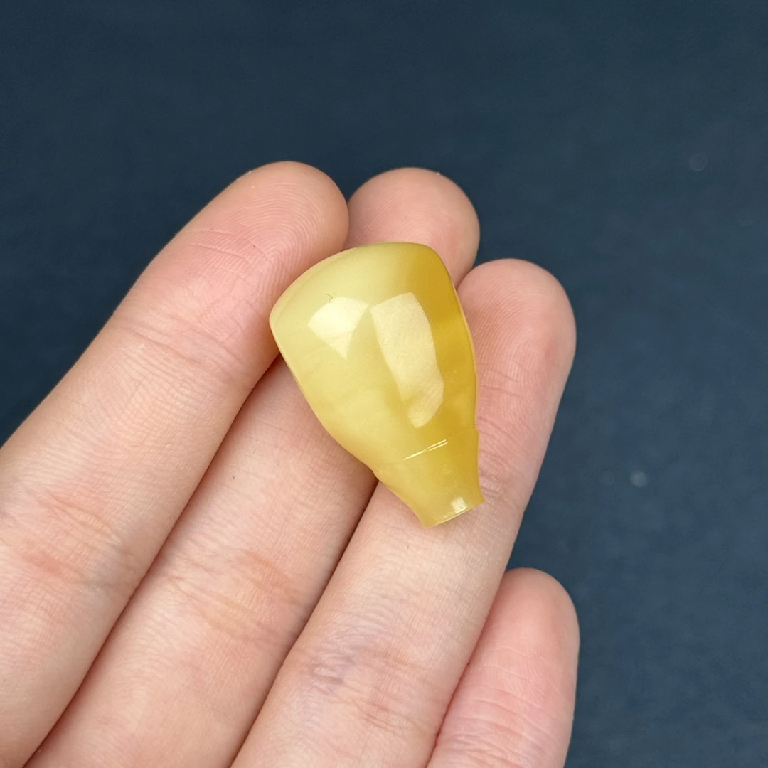Z3626天然原矿蜜蜡 满蜡妖花三通18*28*16.6mm支持复检 假一罚四