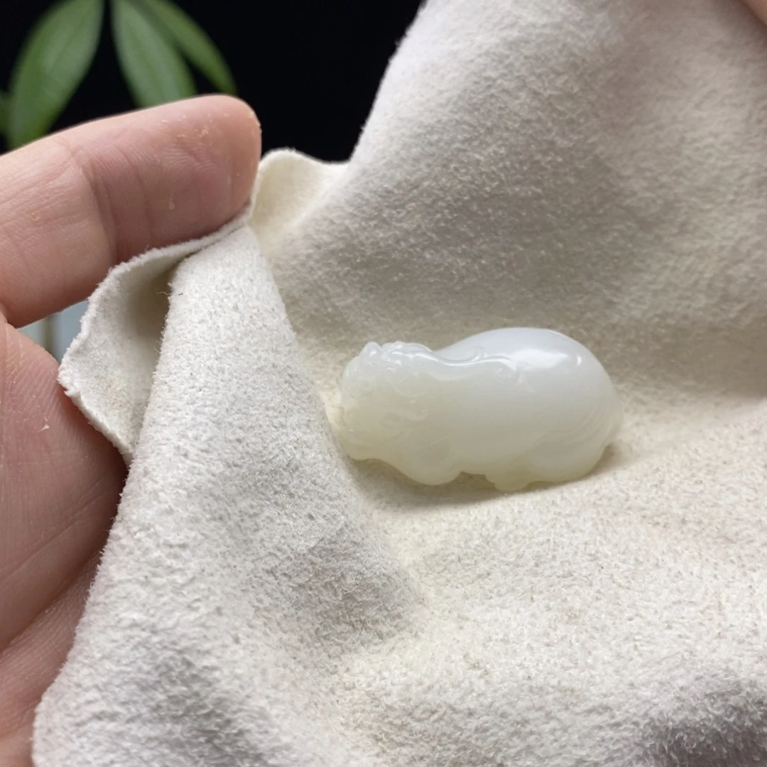 和田玉未镶嵌颈饰饿***疼