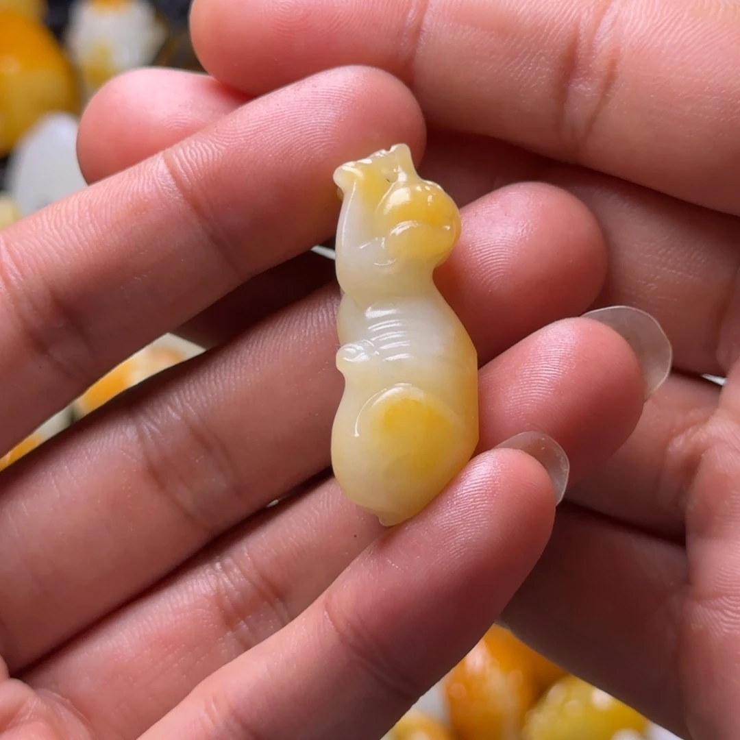 凯***尔和田玉未镶嵌吊坠(赠链)