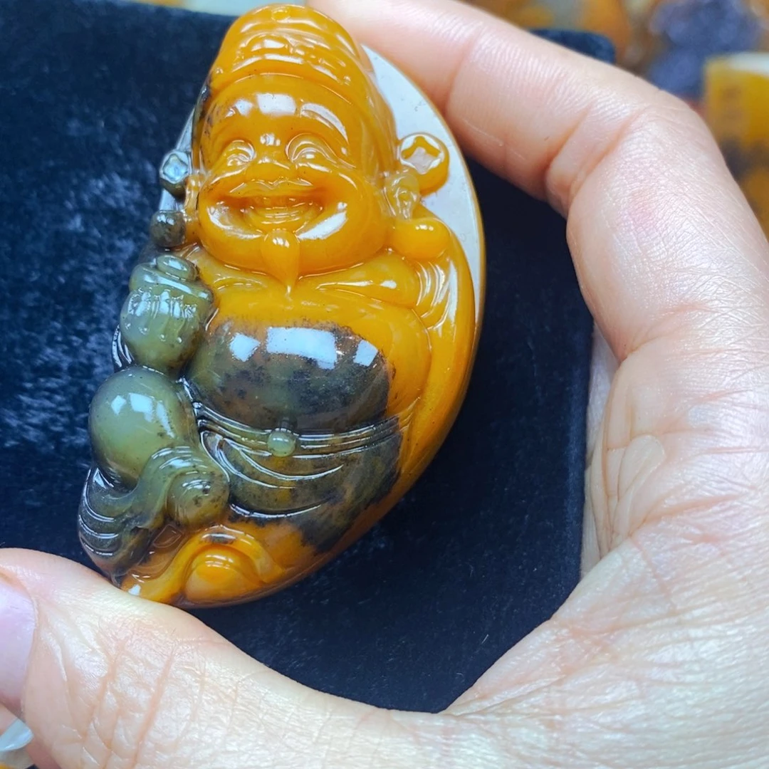未镶嵌石英质玉（黄龙玉）颈饰