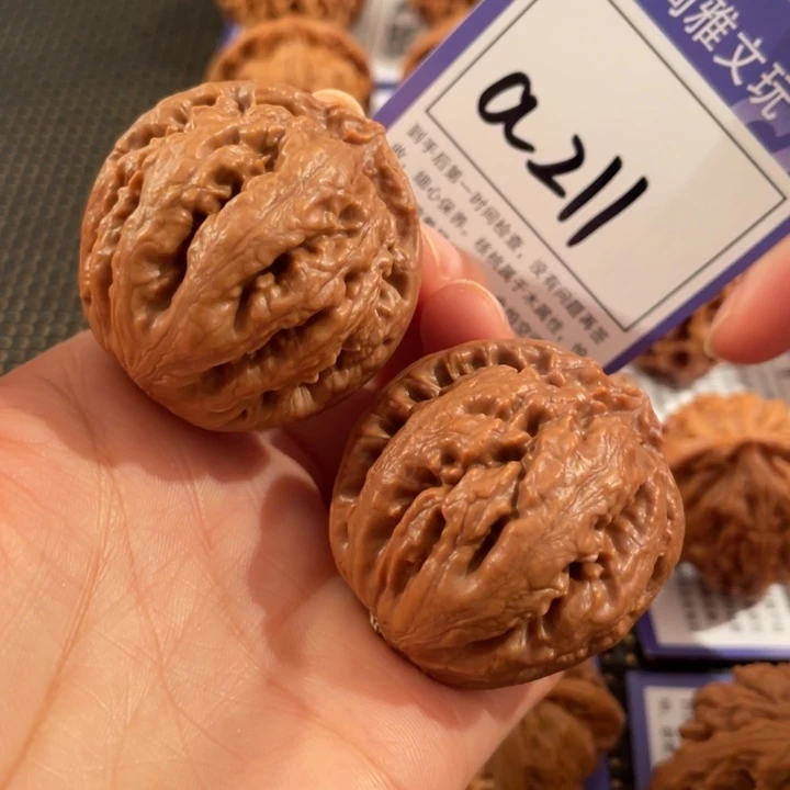 文玩核桃把件211号4.1边4.3肚。粗筋扒棱