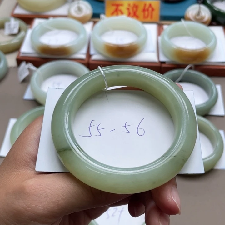 未镶嵌手镯和田玉