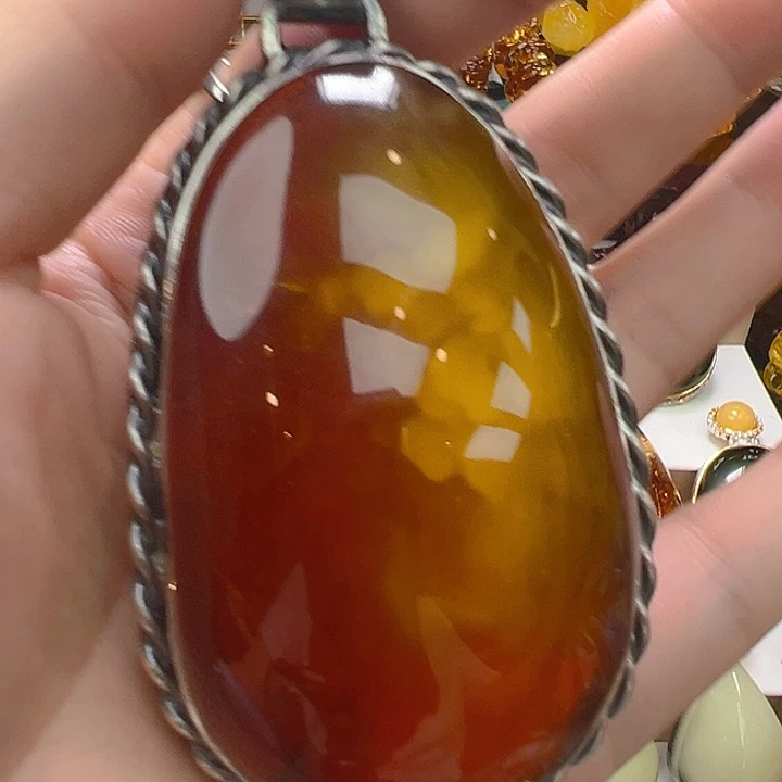 未镶嵌琥珀珠宝奇石