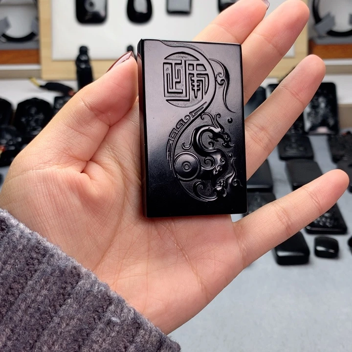 未镶嵌和田玉（墨玉）挂件