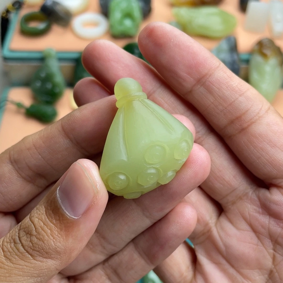 颈饰未镶嵌和田玉