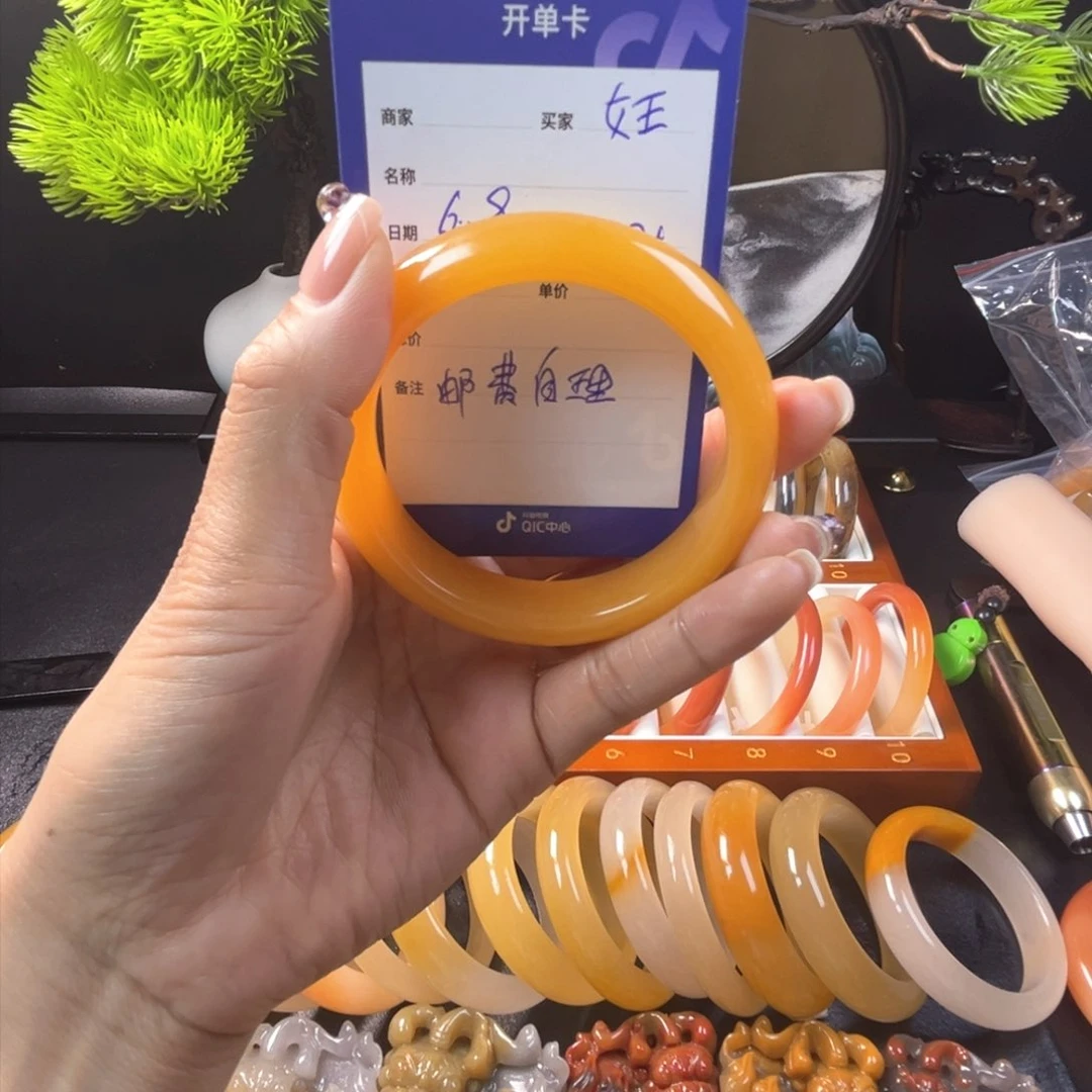 石英质玉手镯未镶嵌女*?