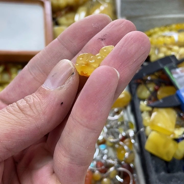 未镶嵌蜜蜡裸石吊坠