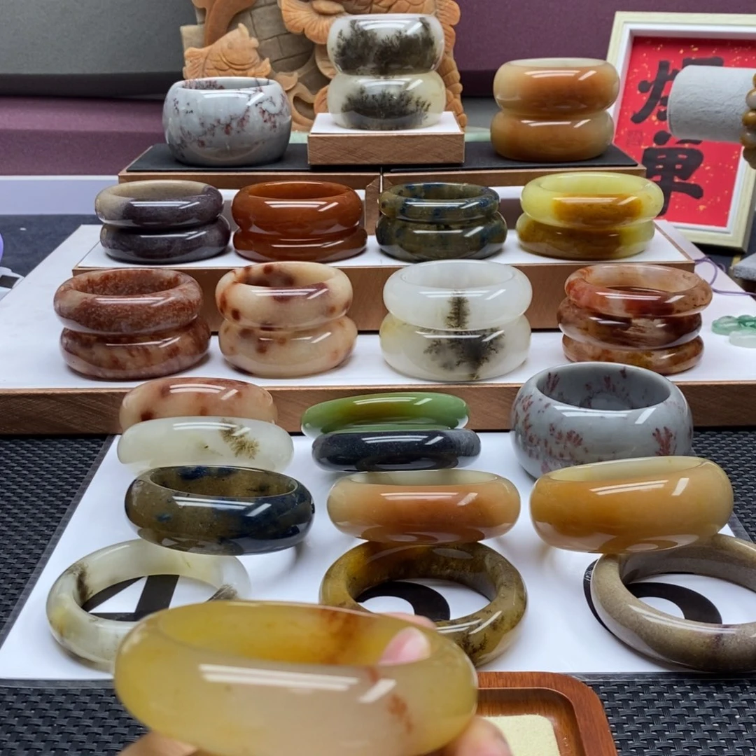 石英质玉手镯未镶嵌涂*