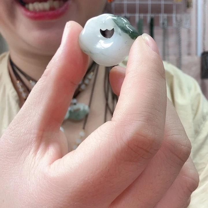 石英质玉未镶嵌颈饰