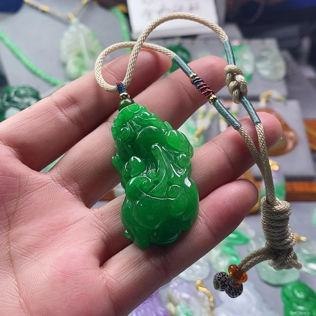 翡翠未镶嵌吊坠(赠链)