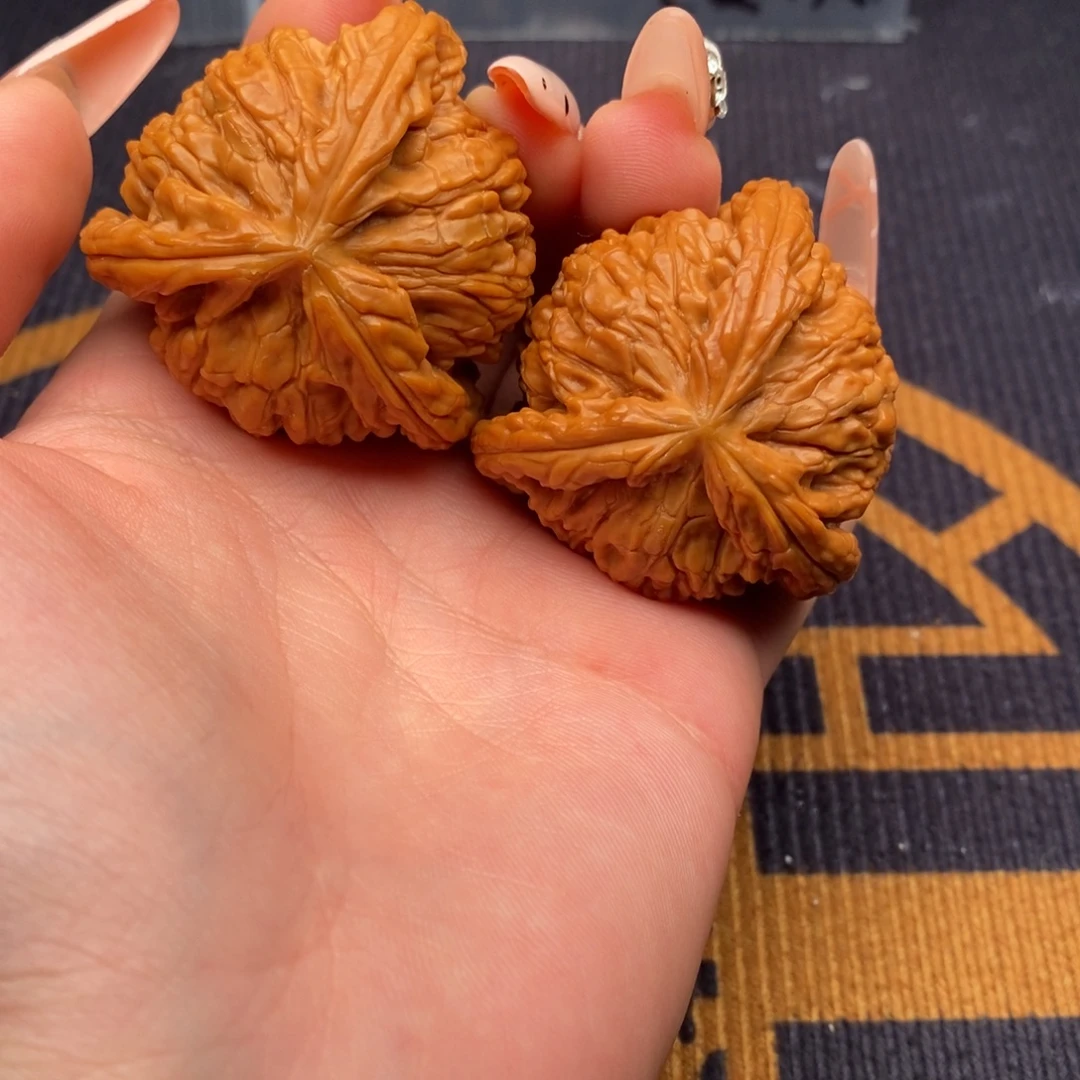 拿***铁吊坠文玩核桃白狮子