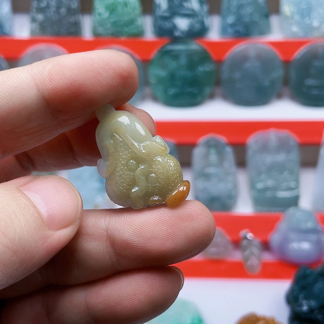 翡翠未镶嵌颈饰白菜