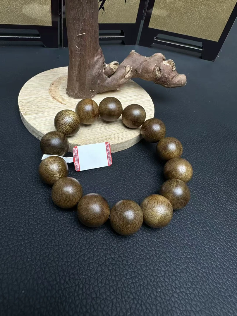 增香沉香木露露文玩手串 D159