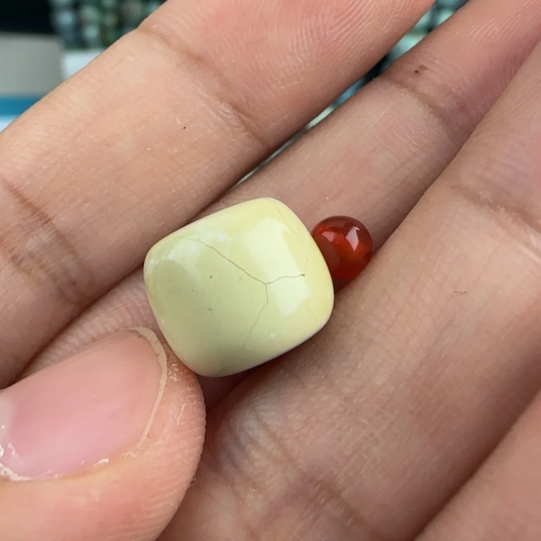 南红玛瑙未镶嵌配饰瑕疵