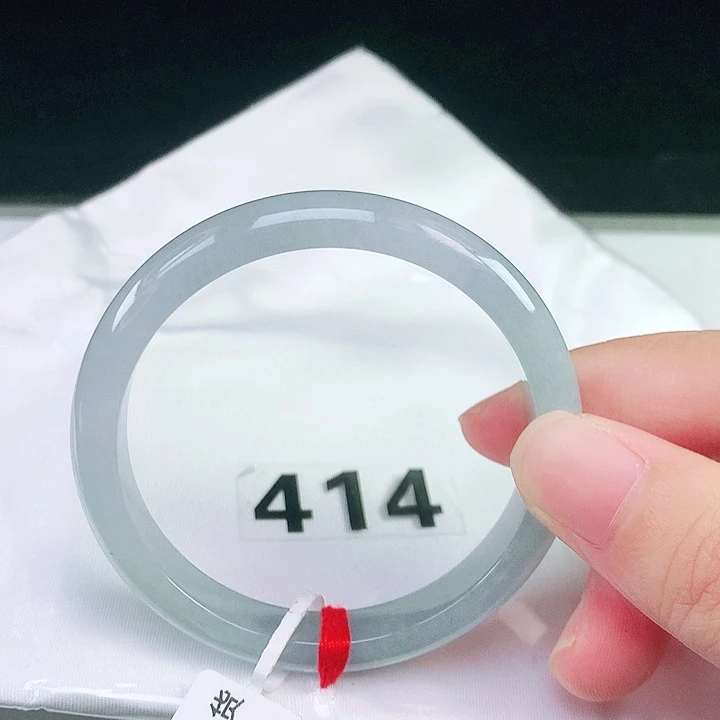 翡翠未镶嵌手镯（圆镯）52.6