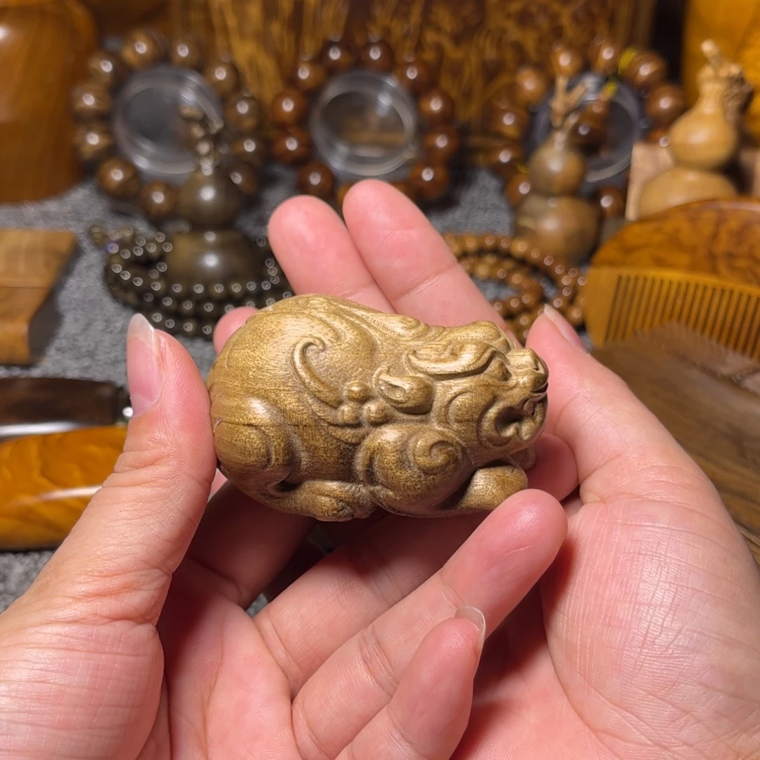 金丝楠貔貅手把玩