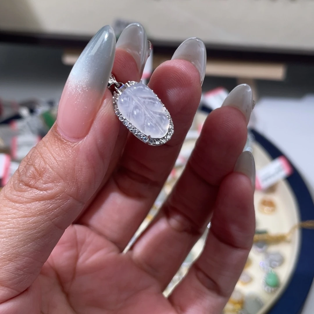 颈饰银S925镶嵌翡翠叶子