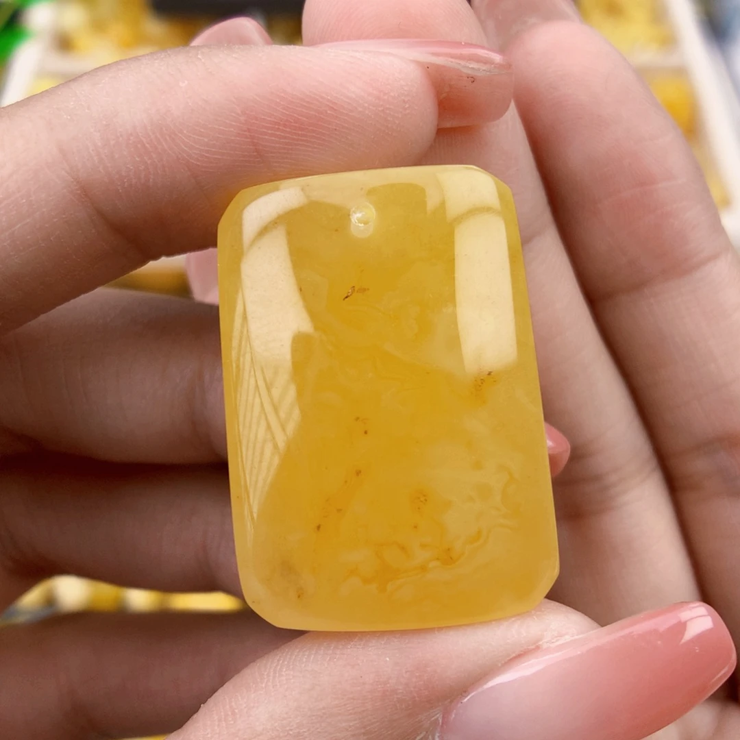 未镶嵌琥珀珠宝奇石