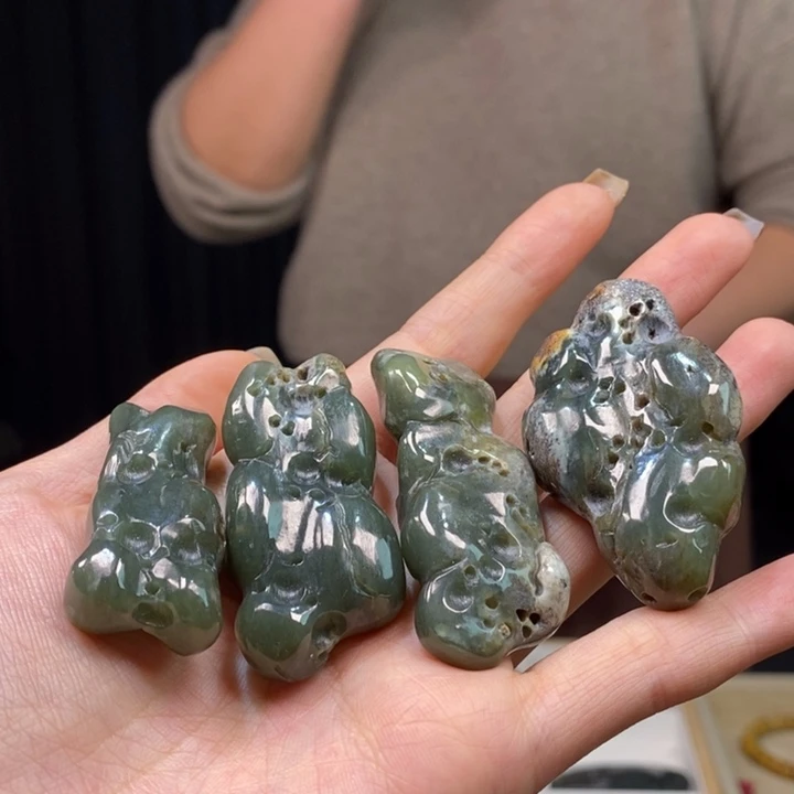 岫岩河磨玉（透闪石质玉）颈饰未镶嵌