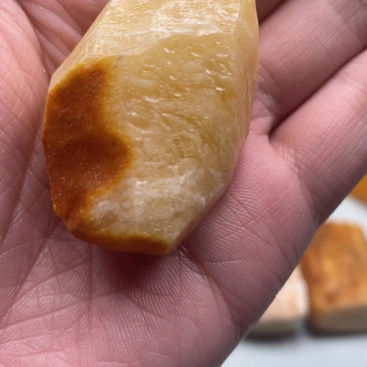 定制琥珀未镶嵌只****往琥珀蜜蜡原石定制