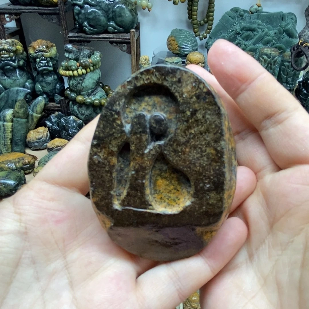 未镶嵌岫岩河磨玉（透闪石质玉）把件