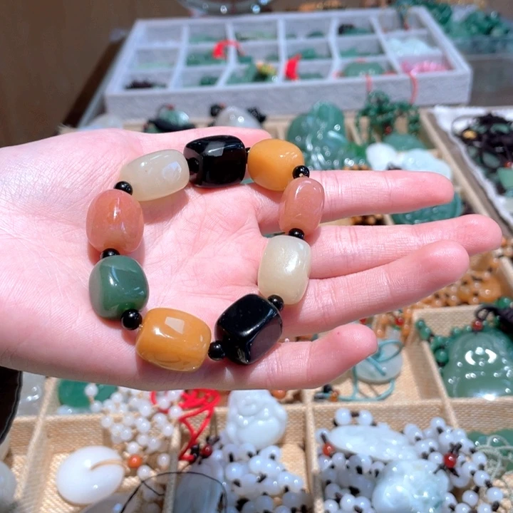 石英质玉未镶嵌颈饰