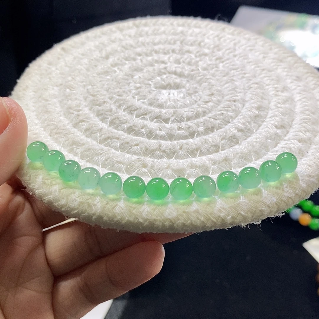 翡翠未镶嵌挂件一组