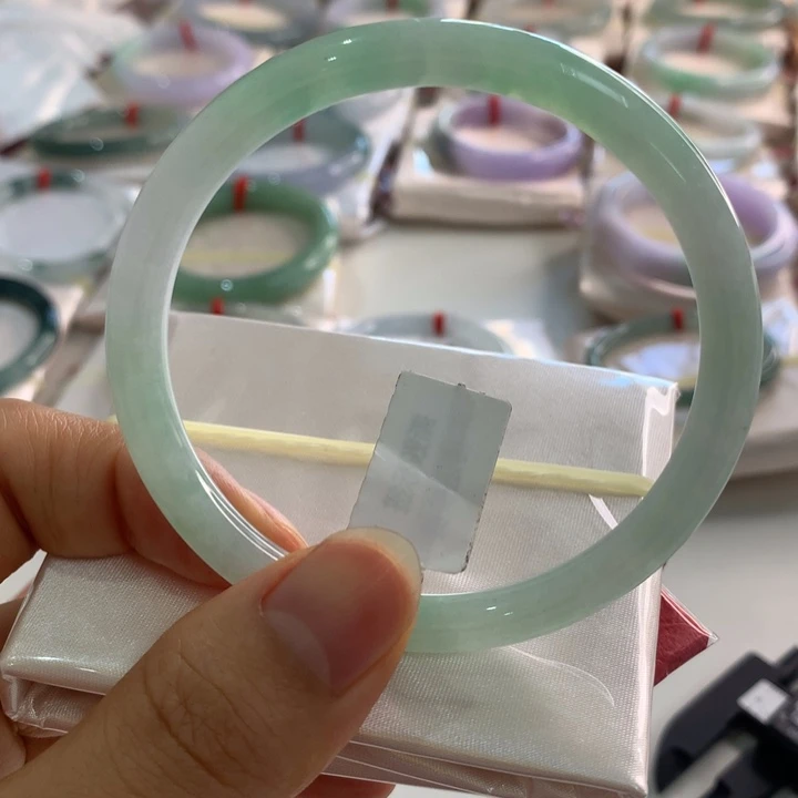 翡翠未镶嵌手镯圆条冰甜绿58.7