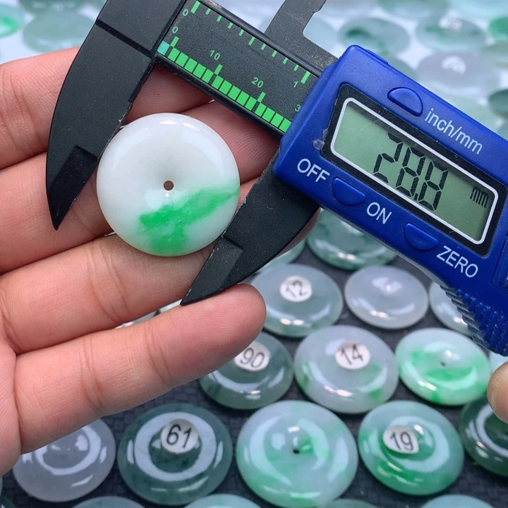 翡翠颈饰未镶嵌缅甸天然A货翡翠