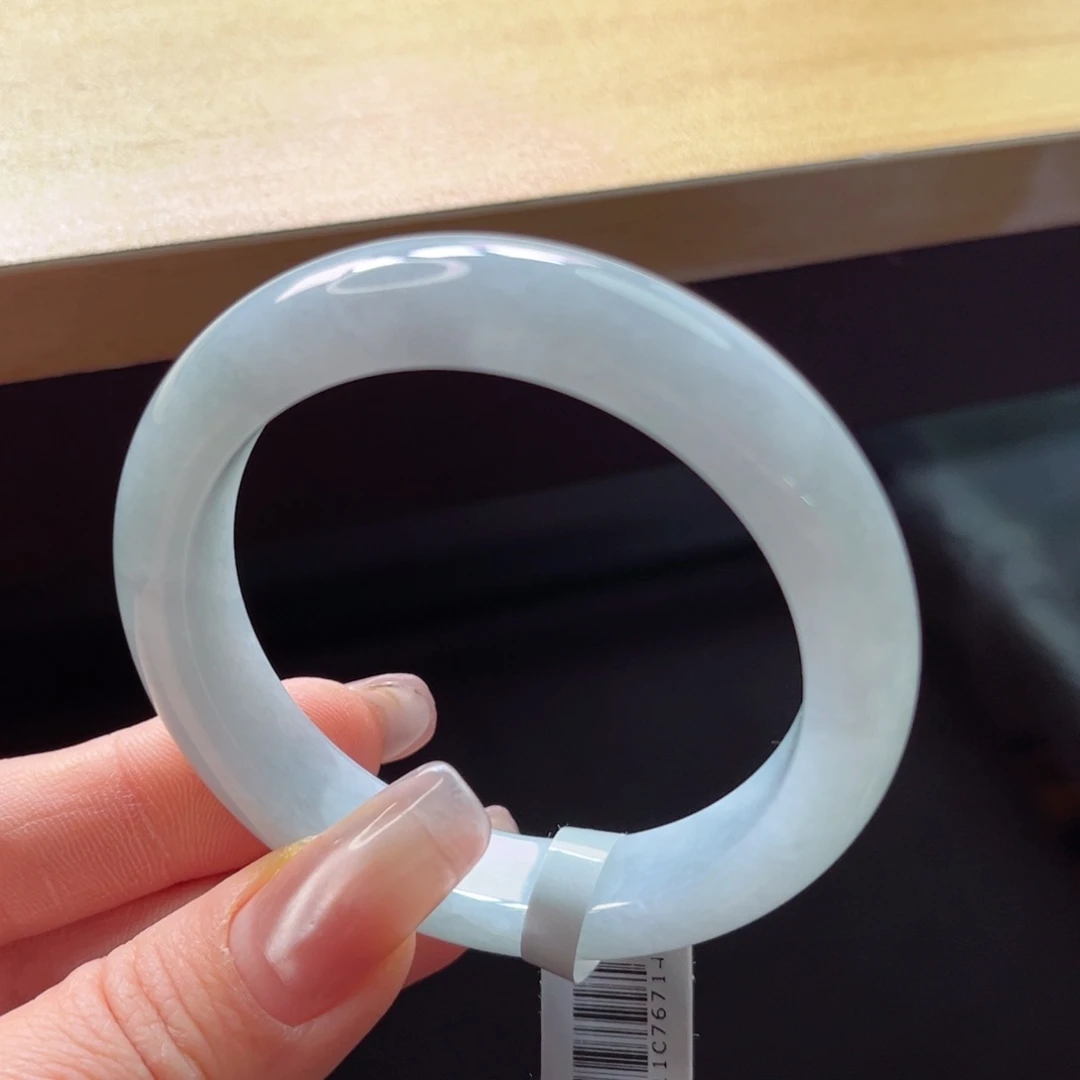 翡翠手镯未镶嵌手镯