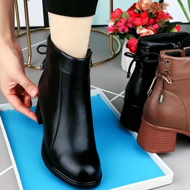 2025秋冬新款覆古短靴真皮舒适圆头工作软底妈妈鞋