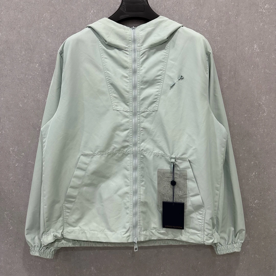 未使用 LouisVuitton/路易威登 别针满印双面冲锋衣 48码/006193