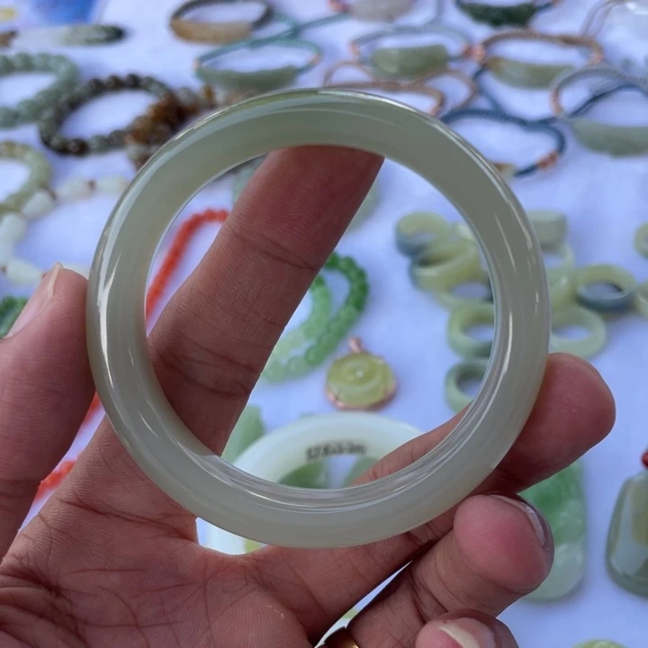 和田玉未镶嵌项链