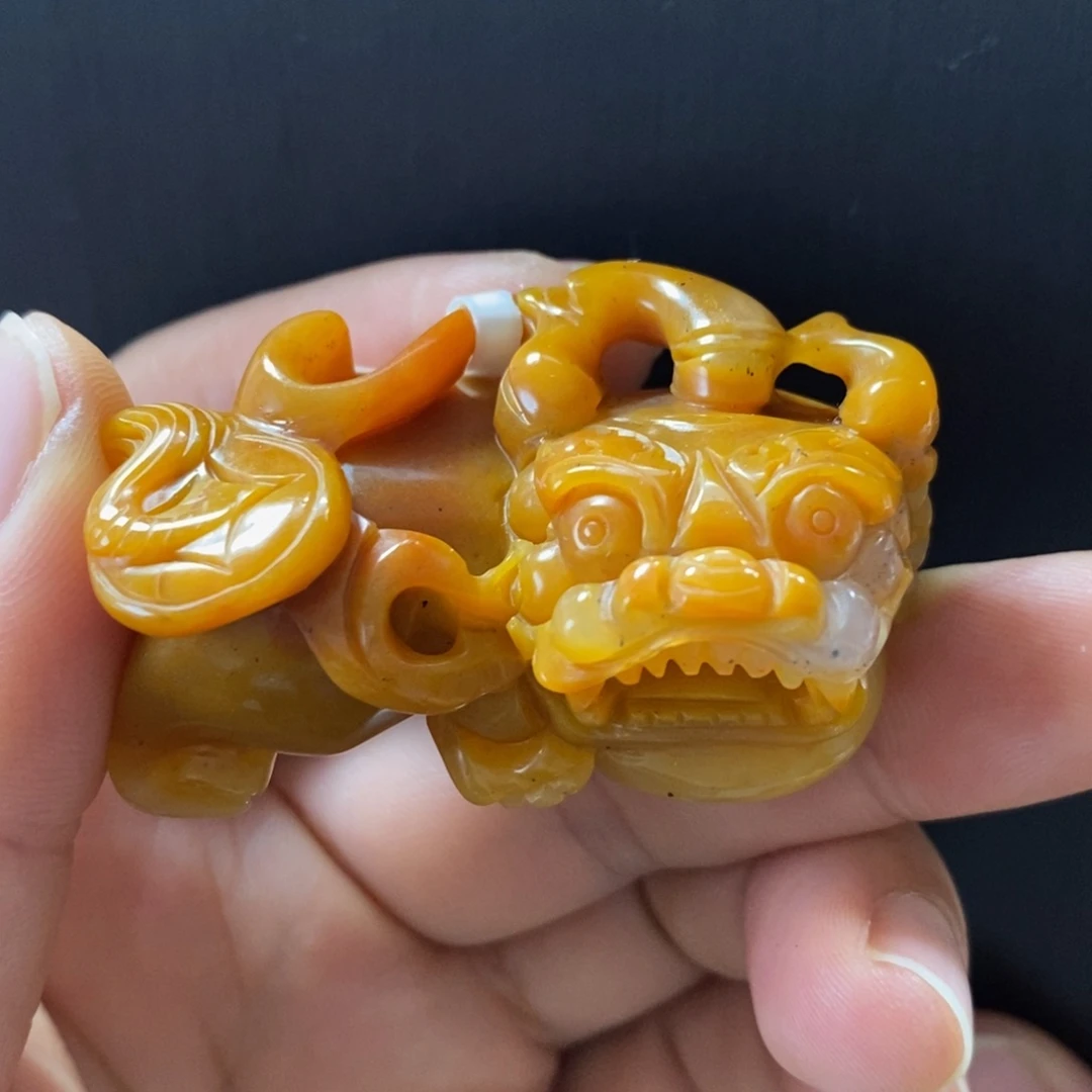 十***安石英质玉（黄龙玉）未镶嵌颈饰