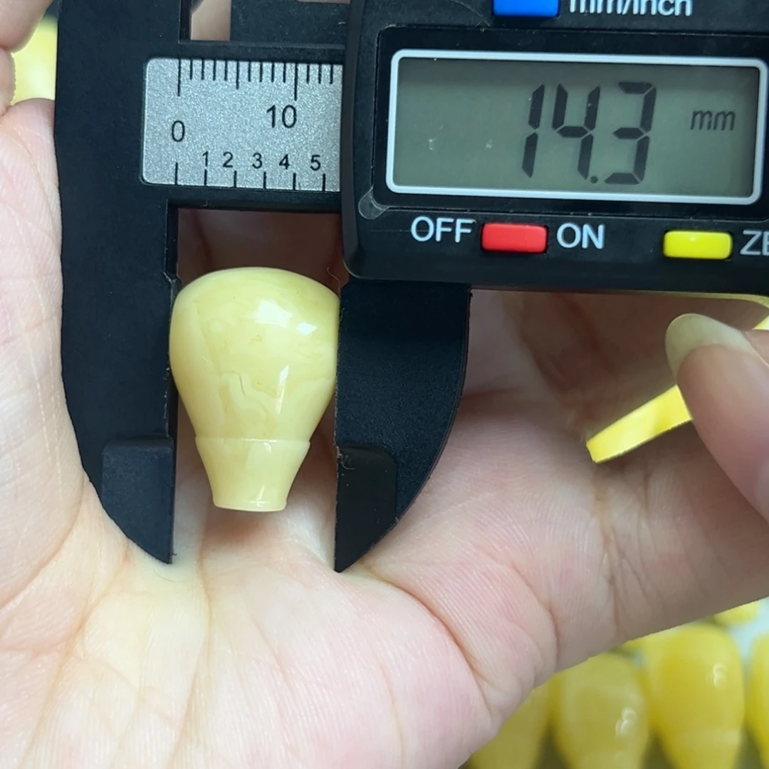 裸石琥珀未镶嵌三通