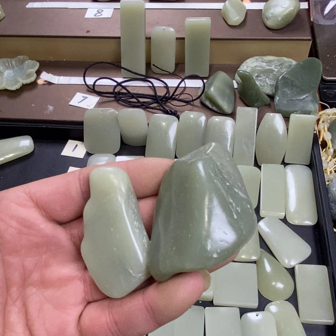 颈饰未镶嵌和田玉花****香062