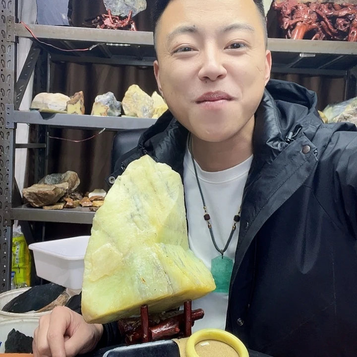 一***梅蛇纹石玉未镶嵌珠宝奇石3