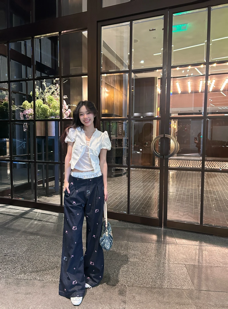 Run菲菲设计感双层腰蕾丝kitty猫咪蝴蝶结刺绣阔腿裤牛仔裤高腰裤